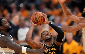 名记:一旦库明加具备交易资格 勇士将探索交易方案